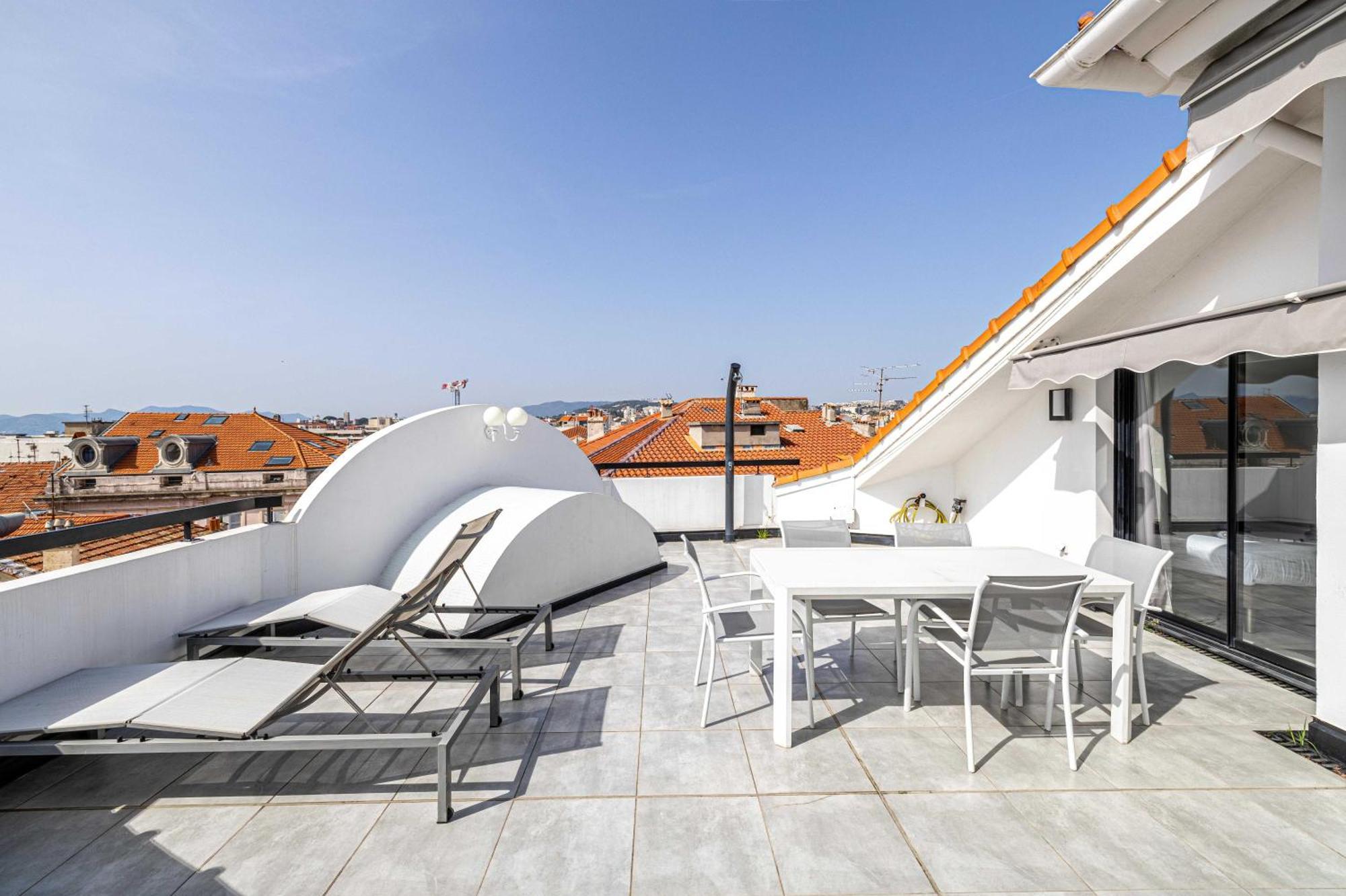 Luxury Penthouse 120 M2 In The Heart Of Apartment