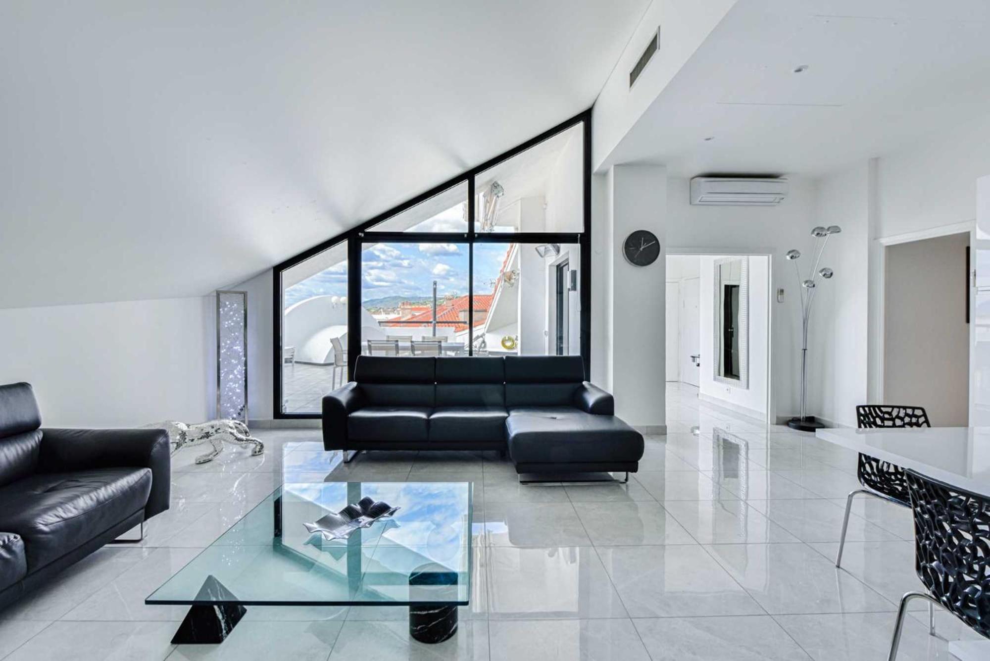 Luxury Penthouse 120 M2 In The Heart Of Apartment